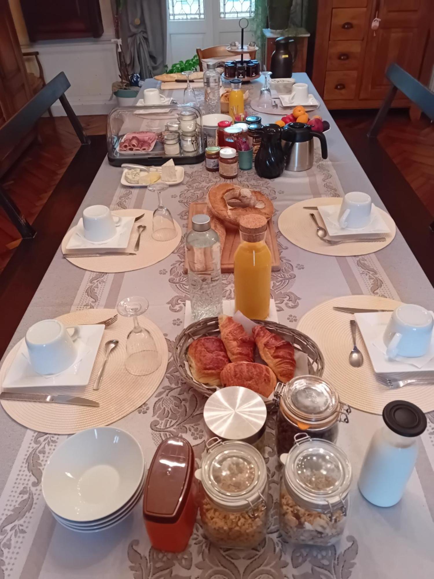 Domaine De Marchal - Chambres Et Table D'Hotes Celles-Sur-Durolle 외부 사진
